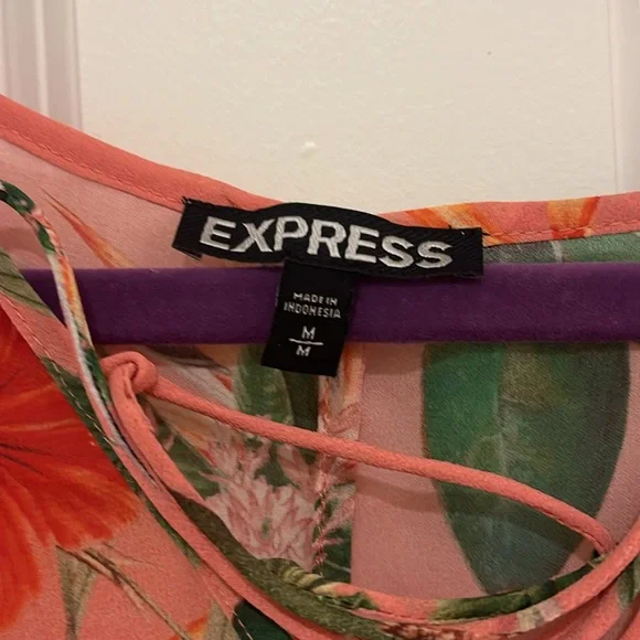 Express size m  flutter sleeve floral dress - Picture 2 of 4